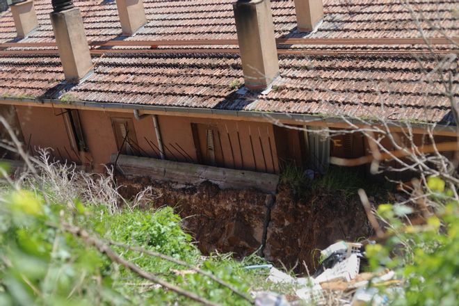 GALERÍA | Las imágenes del derrumbe de un muro de contención en Rabiche