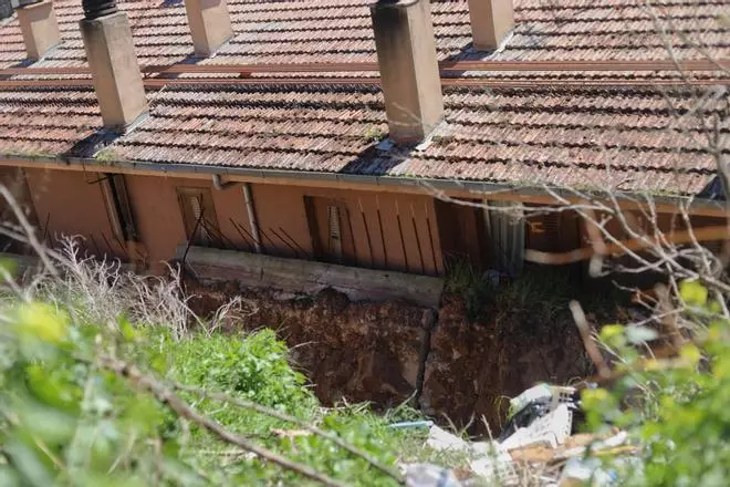 GALERÍA | Las imágenes del derrumbe de un muro de contención en Rabiche