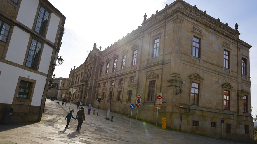 Os grupos políticos de Raxoi rexeitan a creación dun novo grao en Medicina