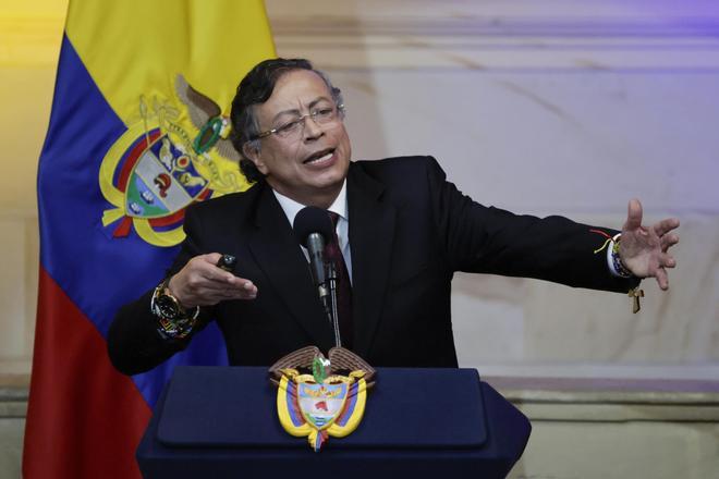 Petro se despide de la presidencia de Colombia con un llamamiento a una huelga general contra su sucesor