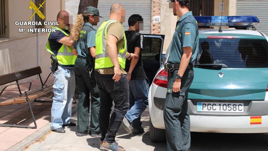 Dos detenidos por robar puertas de panteones en cementerios de la Región