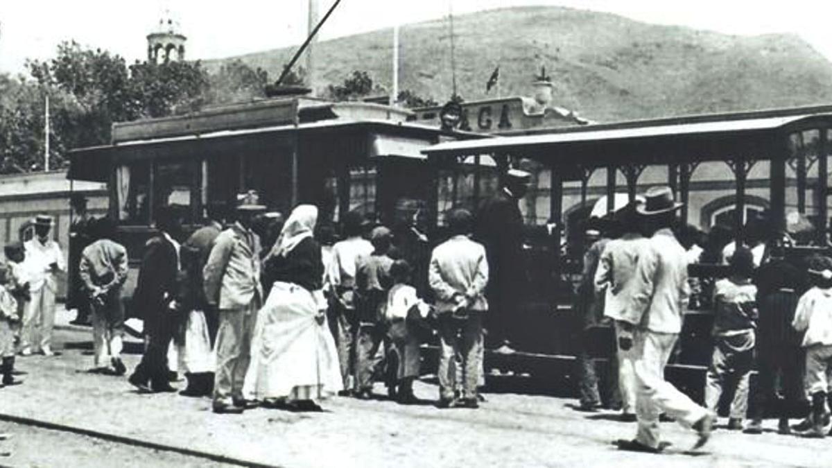 Coche motor y remolque jardinera, imagen de Rafael Cedrés Jorge, autor del libro ‘El antiguo tranvía de Tenerife’. | | E.D.