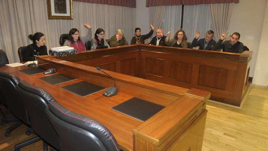 Aprobación del reglamento de participación, con plantón de PP y Veciños de Bergondo, en febrero de 2016.