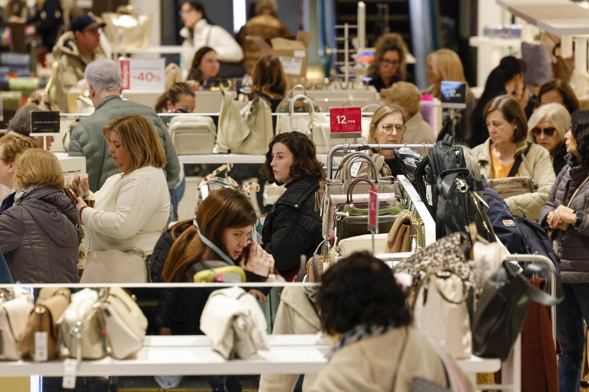 Las rebajas de enero no dan tregua al consumo tras las intensas compras de Navidad