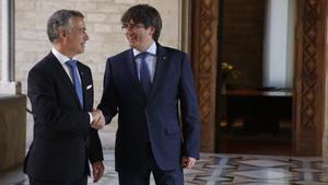 El lehendakari Íñigo Urkullu en una imagen de archivo con el expresident catalán Carles Puigdemont.