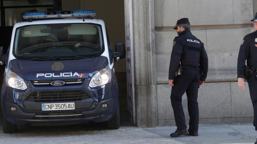 Forn, Rull y Romeva llegan en un furgón al Supremo.