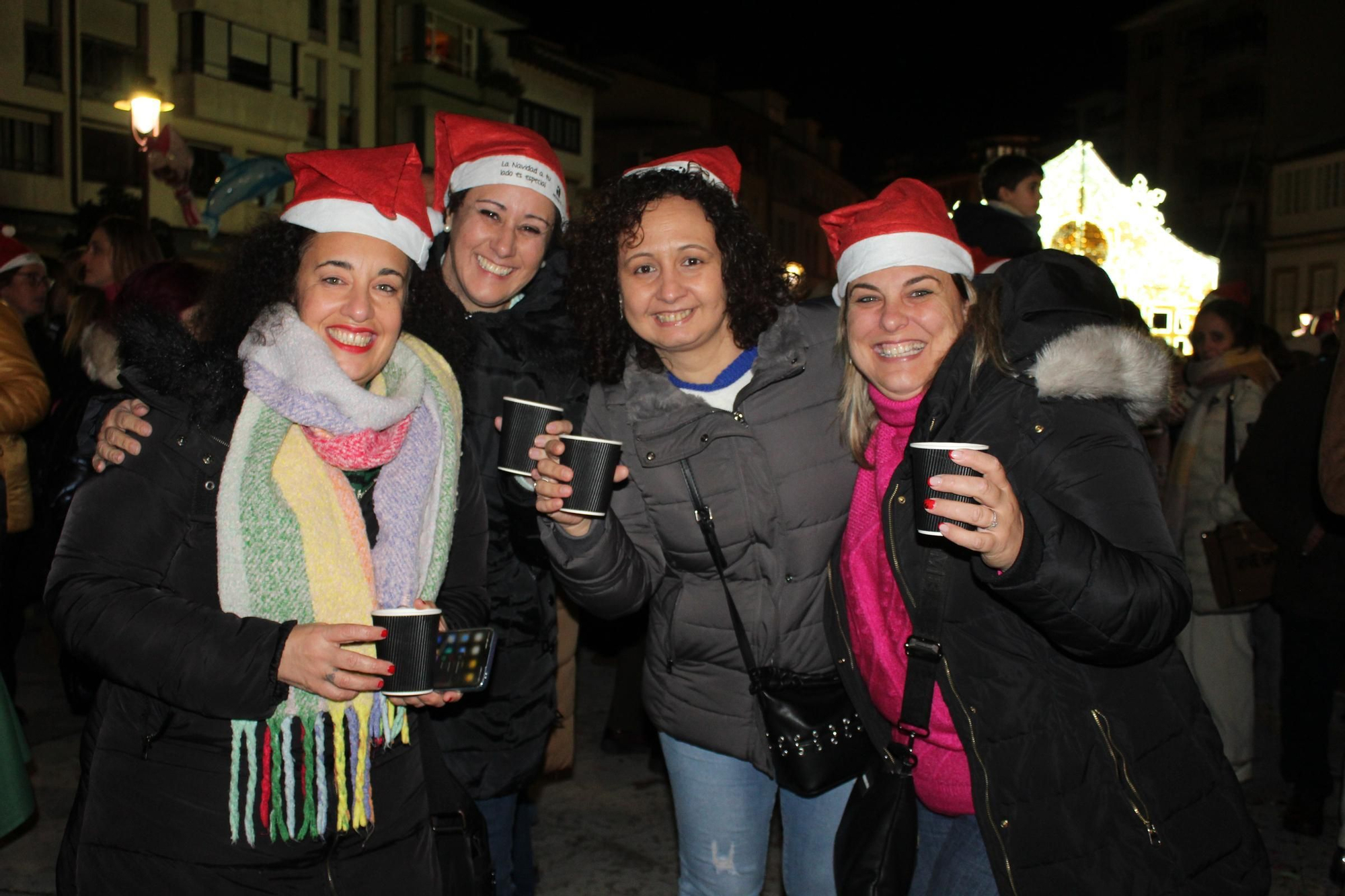 Villaviciosa 'descorcha' la Navidad con un brindis multitudinario