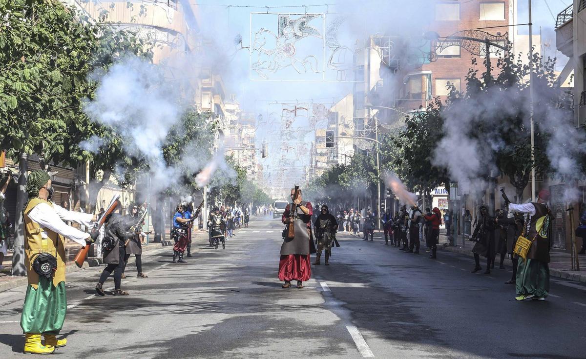 Los cristianos reconquistan el castillo en el último día de los Moros y Cristianos en Mutxamel