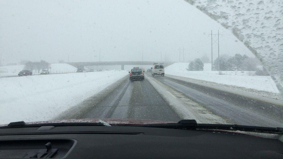 Conducir en invierno: ¿Cuánto hay que esperar con el coche arrancado antes de salir?