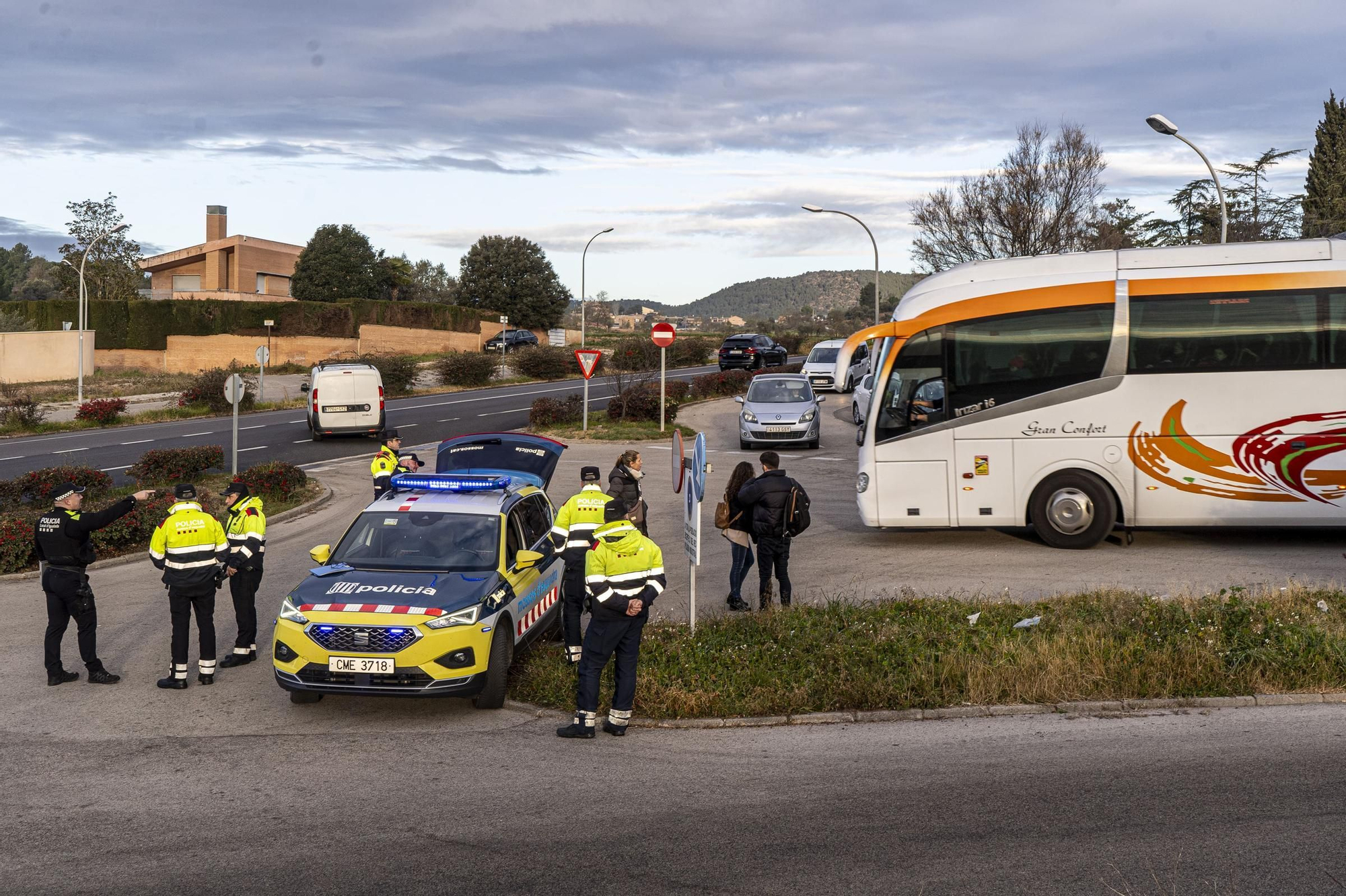 Un control del transport escolar dels Mossos, des de dins