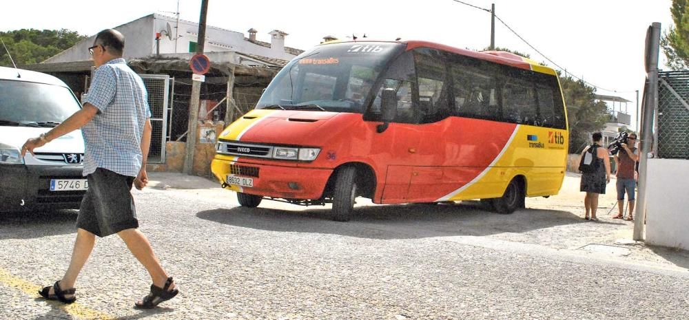 Los nuevos buses lanzadera a ses Covetes