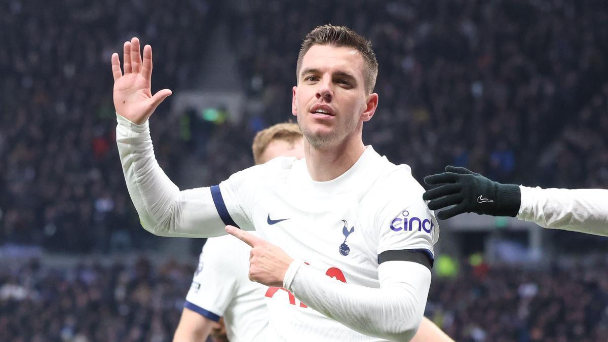 Giovani Lo Celso, del Tottenham Hotspur, celebra tras marcar el gol del 1-0 durante el partido de fútbol de la Premier League inglesa entre el Tottenham Hotspur y el Aston Villa, en Londres, Gran Bretaña, el 26 de noviembre de 2023.