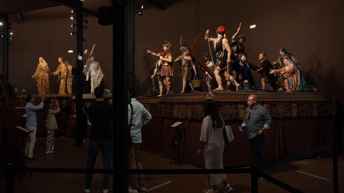 Visitantes el último día de apertura del Museo de Semana Santa de Zamora