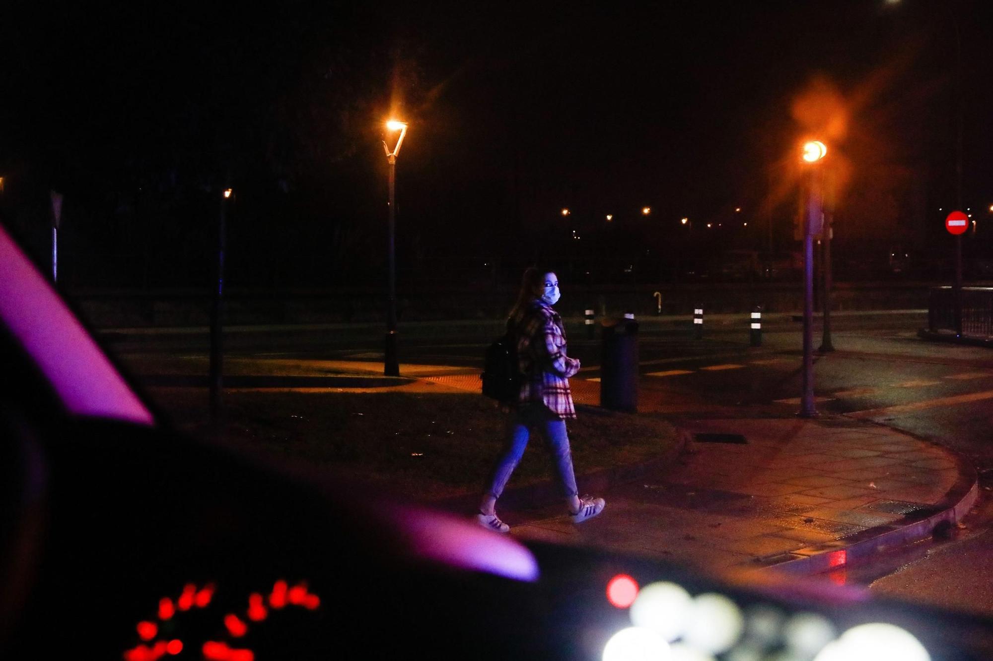 Patrullaje con la Policía Local de Avilés en la primera noche del estado de alarma