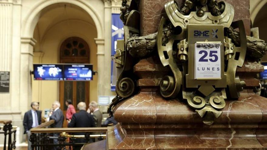 El IBEX 35 cae el 1,03% tras la apertura por las elecciones y una nueva alerta griega