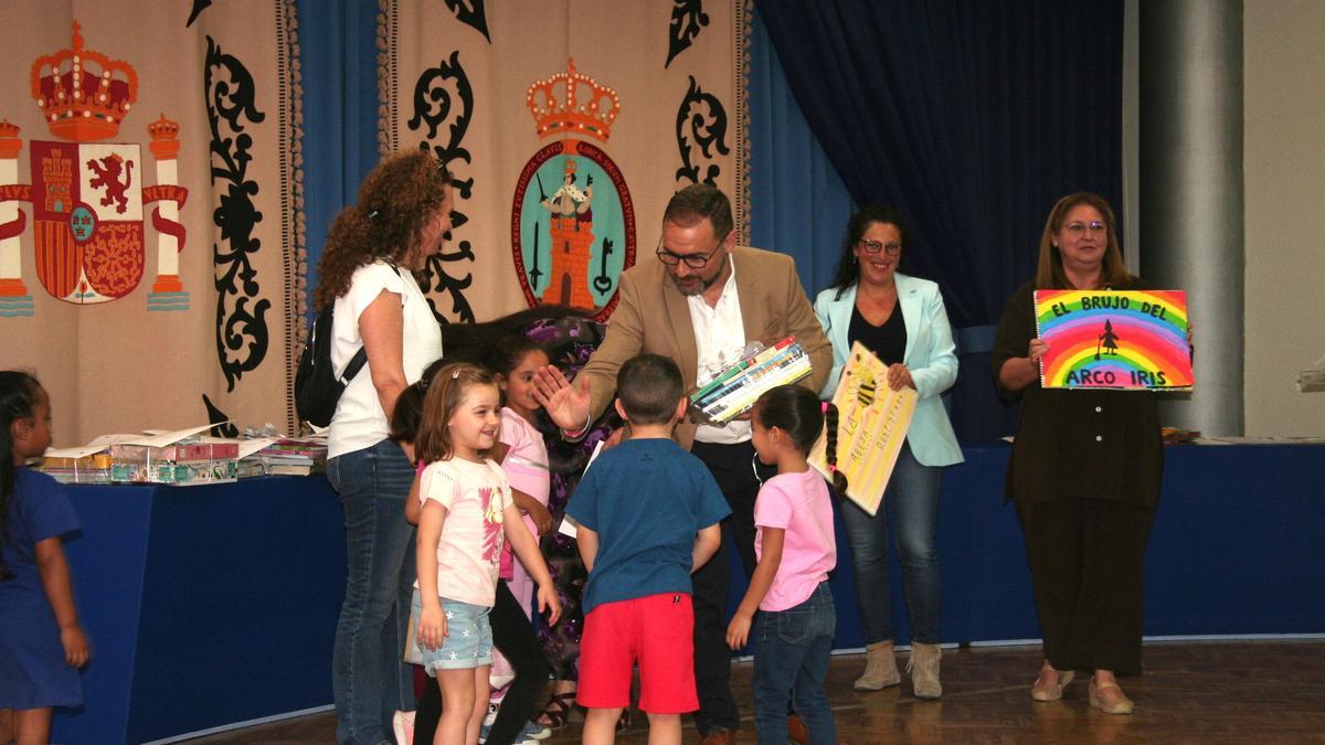 El primer premio de Educación Infantil fue compartido para los autores de ‘El brujo del arcoíris’ y ‘La abeja despistada’, de cuatros años A y B, respectivamente, ambos del colegio Ana Caicedo Richard.
