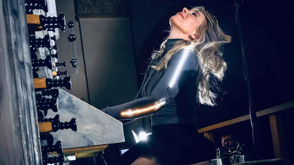 La artista checa Katta, que aplica a la música de órgano de tubos una visión innovadora.