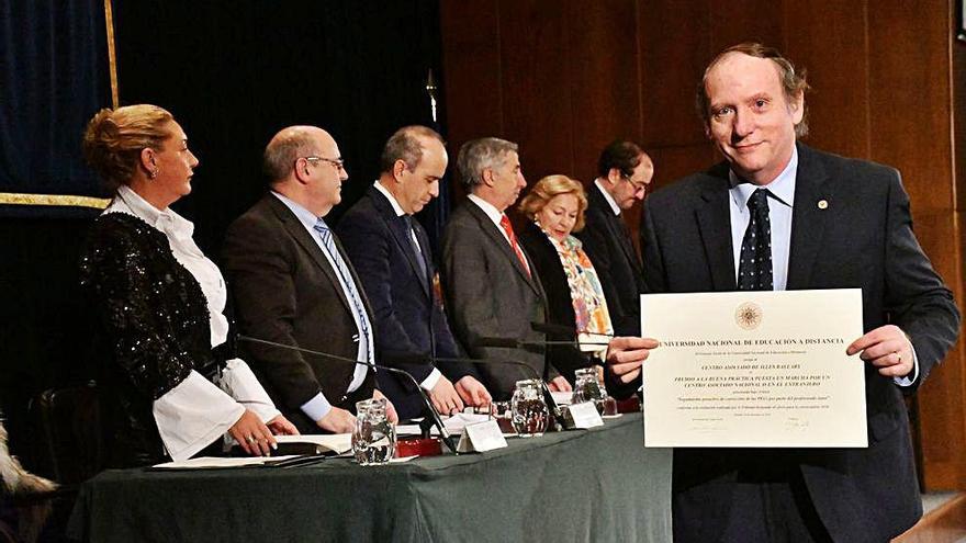 Miguel Ángel Vázquez recogió en diciembre un premio que la UNED concedió al centro de Balears.