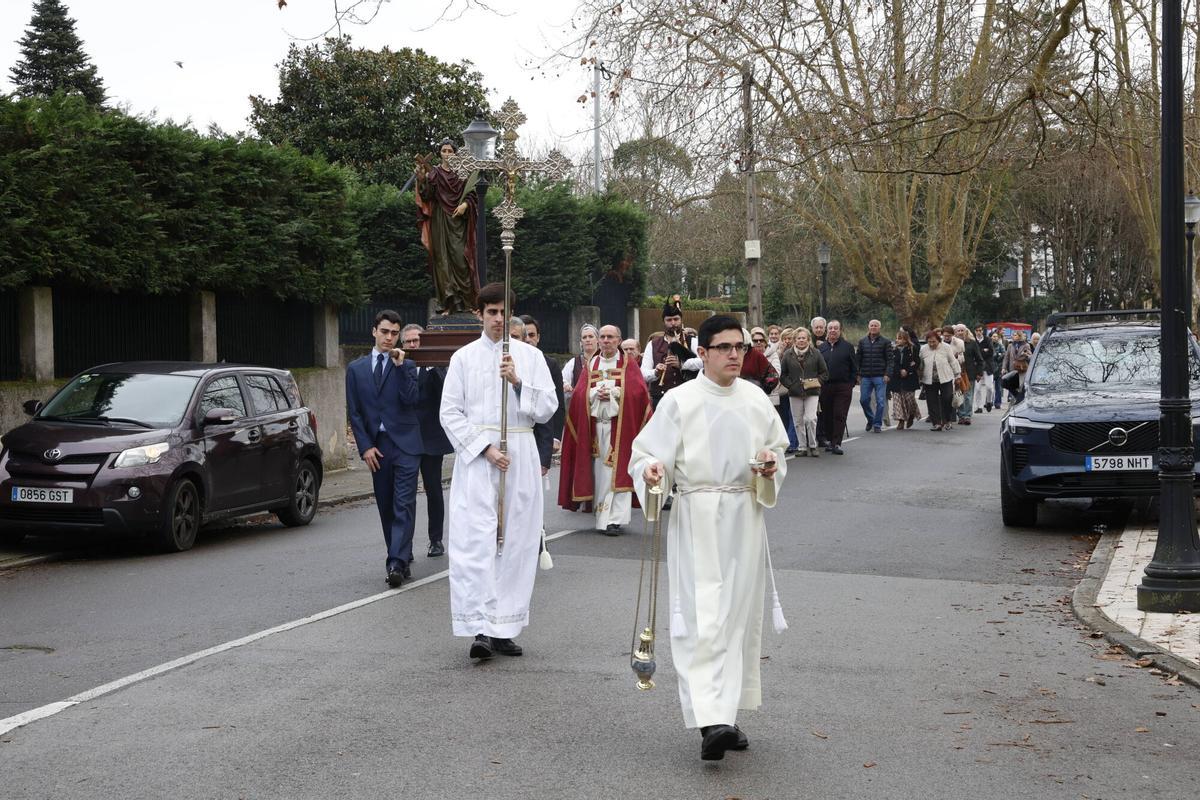 EN IMÁGENES: Somió celebra a su patrón San Julián con la tradicional procesión y comida popular: "Hace unión entre los vecinos"