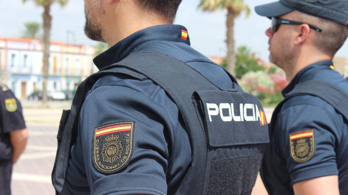 SEVILLA SUCESOS | Detienen a unos padres: sus tres hijos estaban solos en una vivienda insalubre mientras ellos bebían