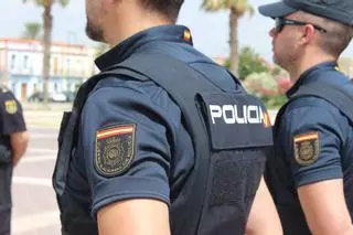 Detenido un policía nacional en Móstoles por presuntamente prestar su pistola a un conocido: le pillaron in fraganti
