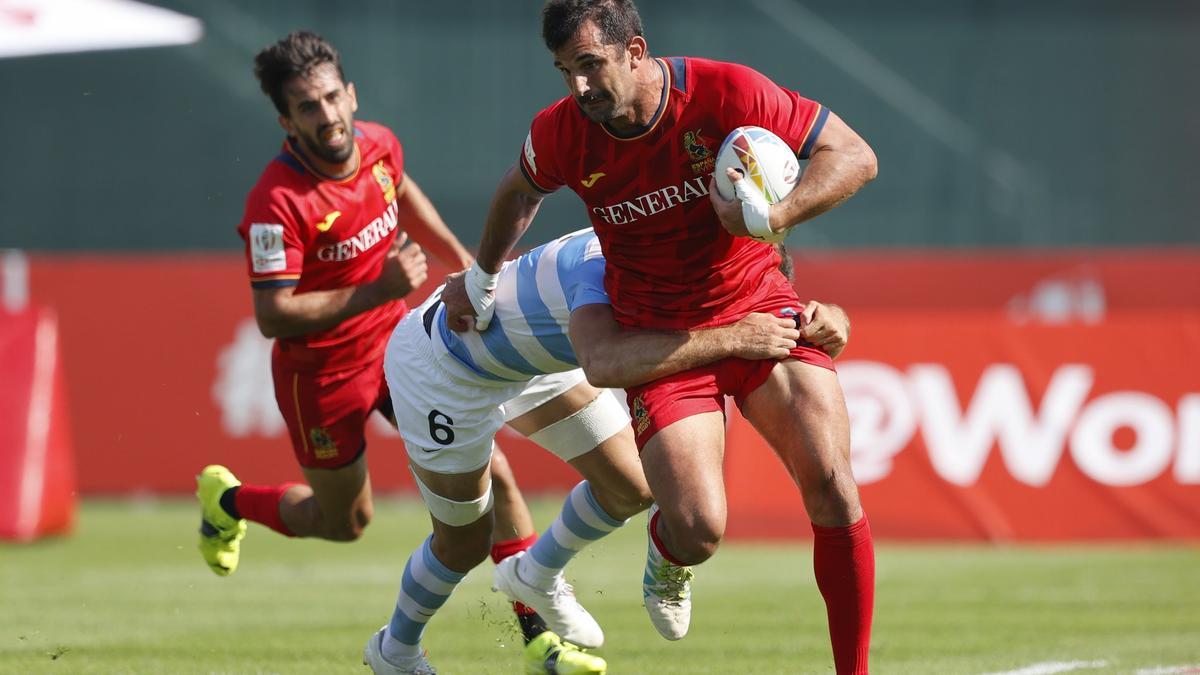 Javier de Juan, con el balón, en un encuentro de las Series Mundiales.