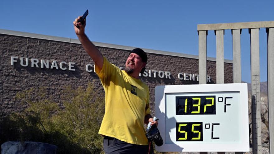 California bate su récord de calor y supera los 54 grados