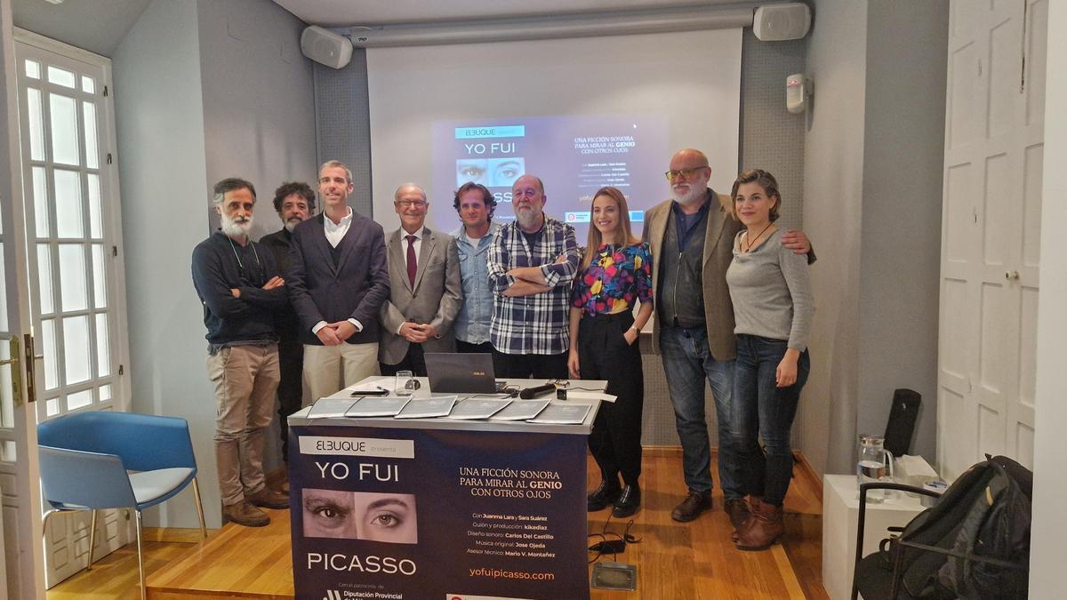Miembros del pódcast durante la presentación de este