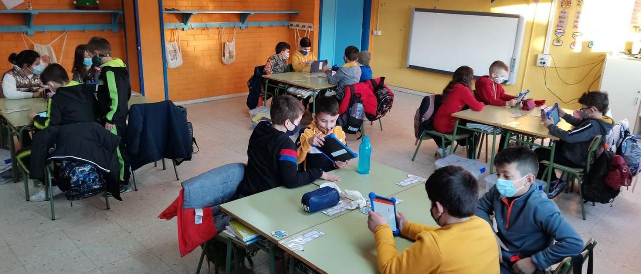 Un aula del colegio de Corvillón, en Cambados. |  // FDV