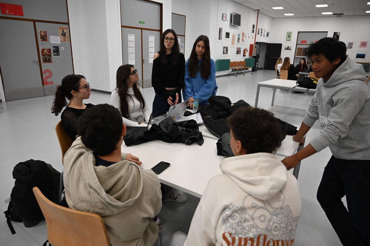 La biblioteca de la Facultade de Comunicación reúne a gran parte del alumnado universitario pontevedrés.