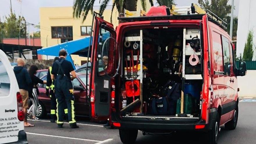 Un bebé queda encerrado en un coche aparcado en La Laguna