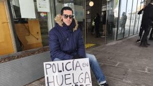 El policía que se puso en huelga de hambre en Parla.