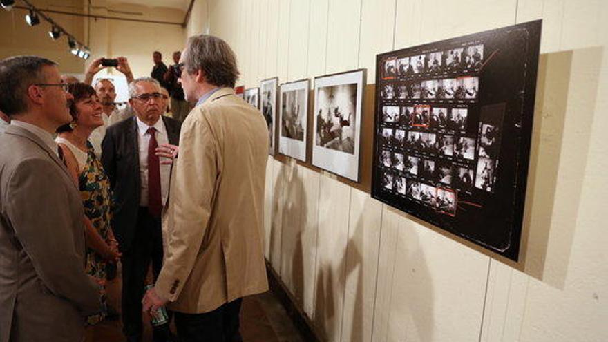 Les autoritats en una de les exposicions.