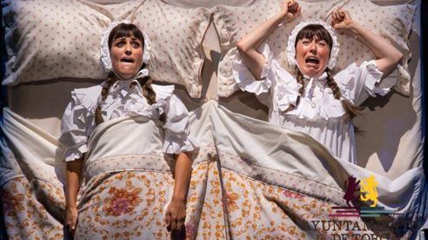 Dos protagonistas de la obra en una escena de &quot;El día más feliz de nuestra vida&quot;