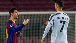 Cristiano y Messi, tras jugar un partido en el Camp Nou