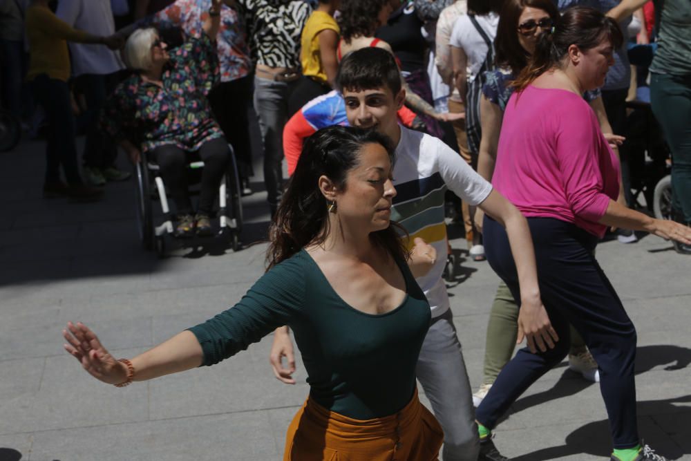 València baila al son de 10 Sentidos