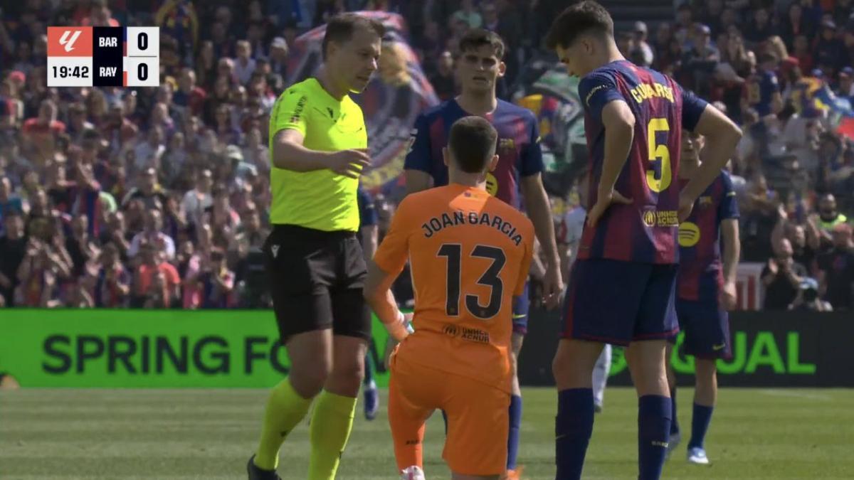 Joan Garcia sintió molestias durante el partido entre Barça y Rayo Vallecano