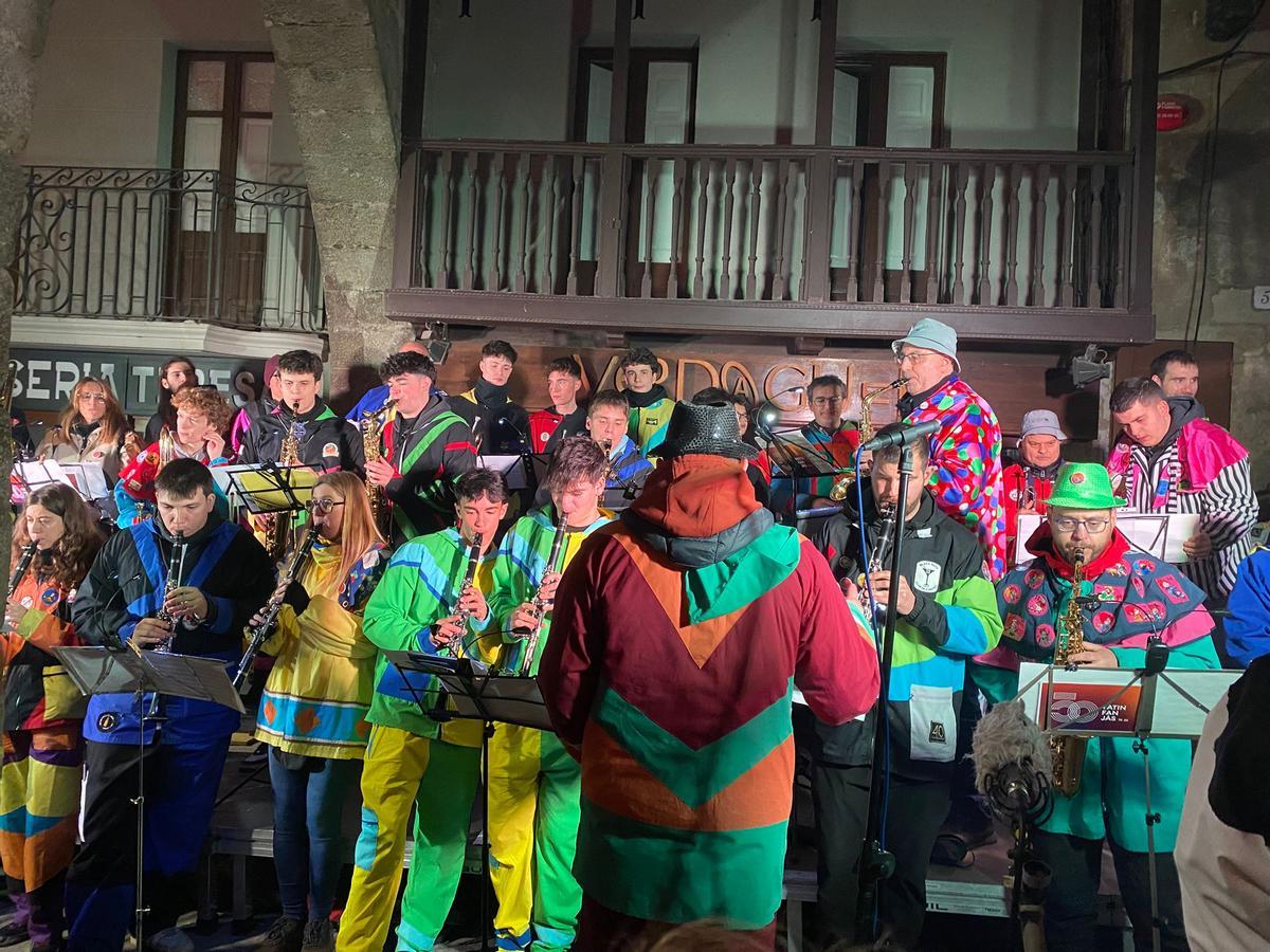 L'orquestra Patinfanjàs interpretant les cançons