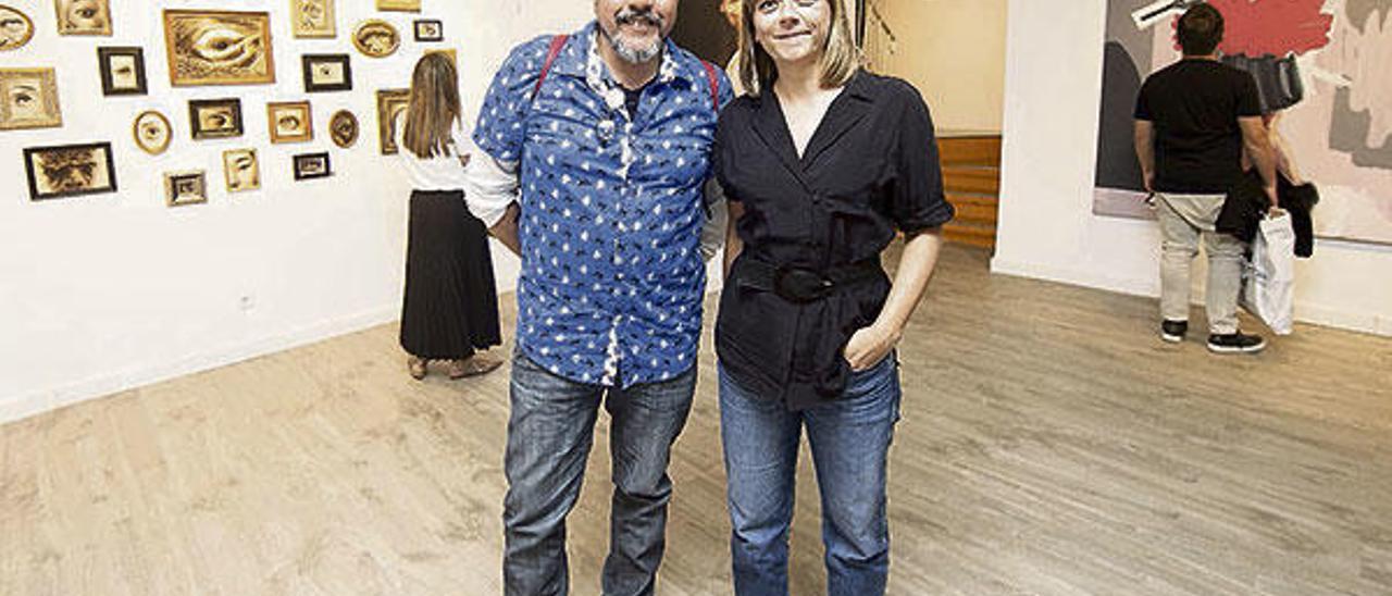 Sandro Solsona y Yolanda Dorda, el viernes pasado en la inauguración de &quot;O corpo na mirada&quot;. // Ricardo Grobas