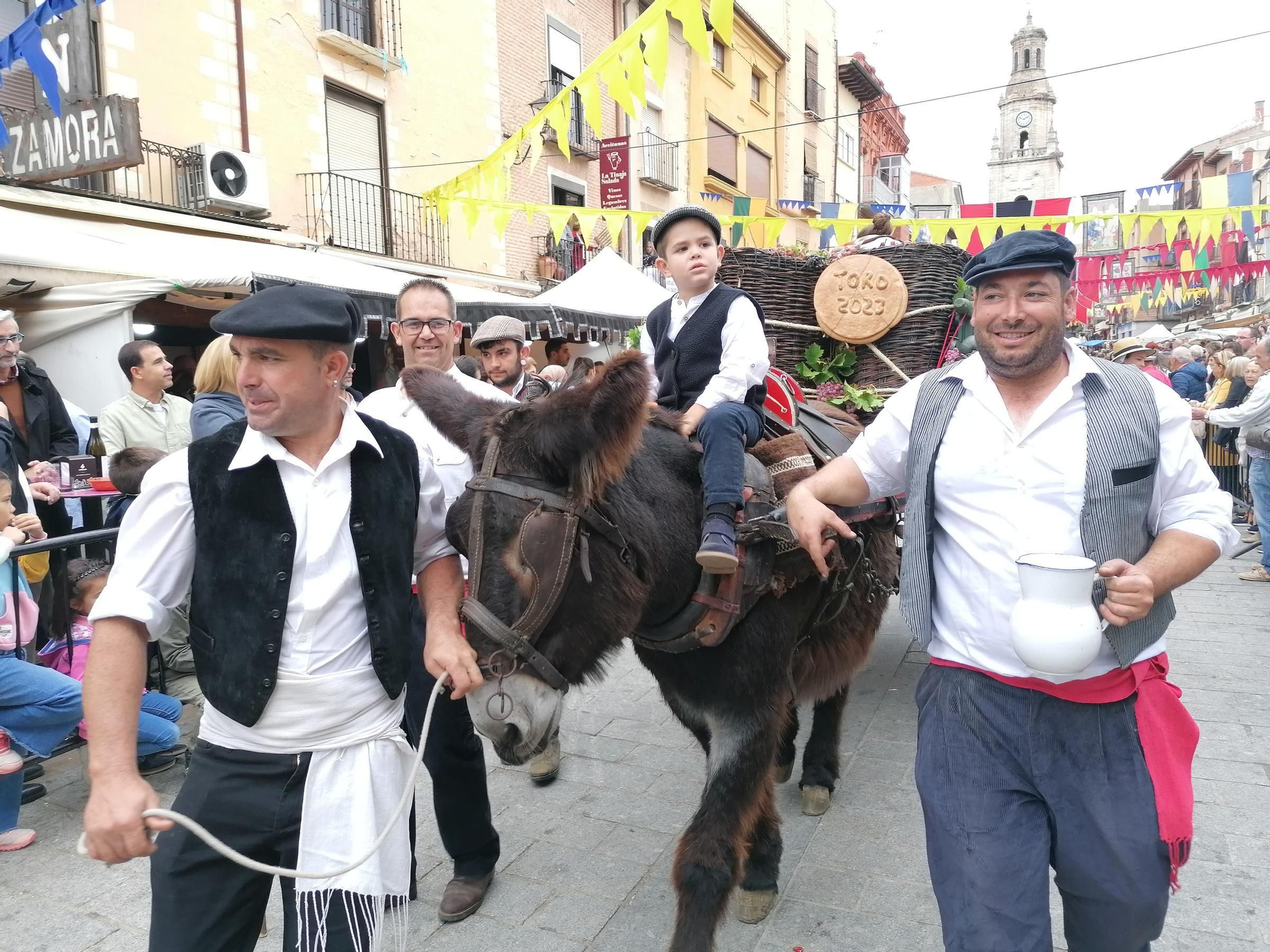 GALERÍA | Toro recrea la vendimia tradicional en el desfile de carros