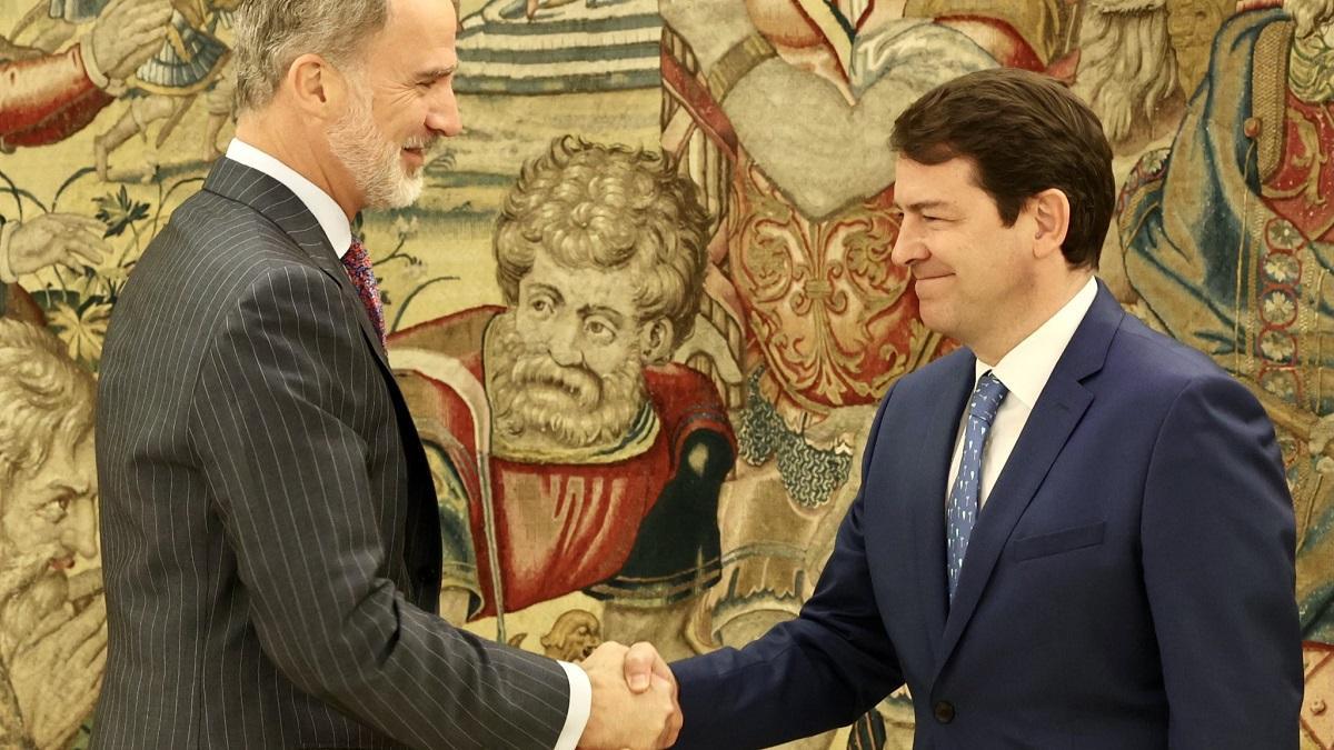 El rey Felipe VI y Alfonso Fernández Mañueco