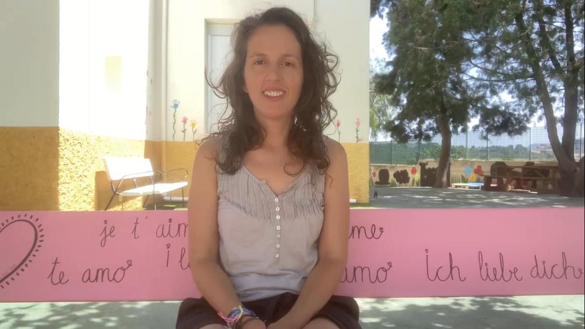 Carmela Bonet en su colegio de Senija