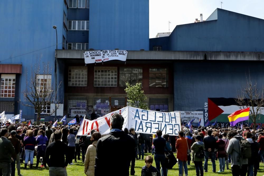 Los sindicatos minoritarios reclaman en Gijón políticas contra la precariedad