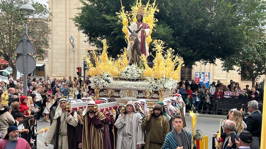 La procesión de Las Palmas arranca la Semana Santa callosina con &quot;Las Mantillas&quot; suspendida por la lluvia