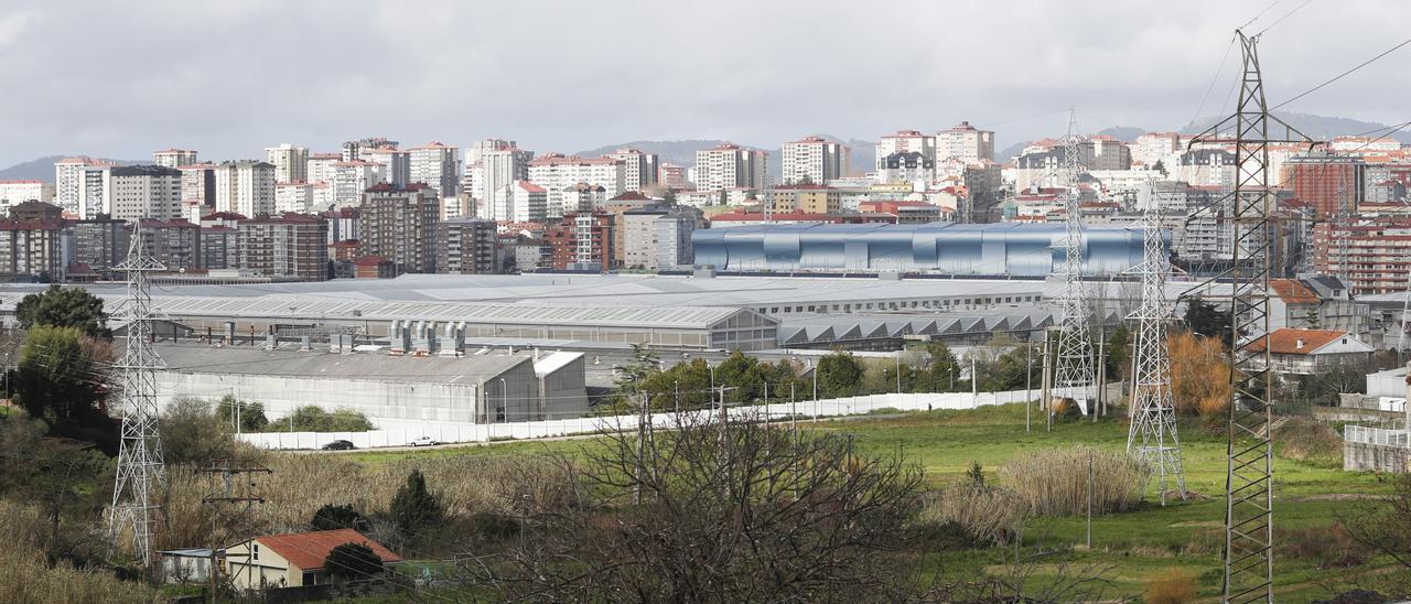 Torres eléctricas que dan servicio a la planta de Stellantis.