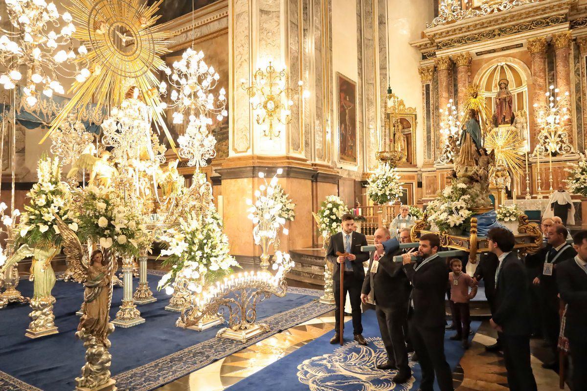 La Puríssima del Poble no ha podido trasladarse hasta el Museu del Pouet del Sant, en la basílica de Sant Pasqual, a causa de la lluvia.