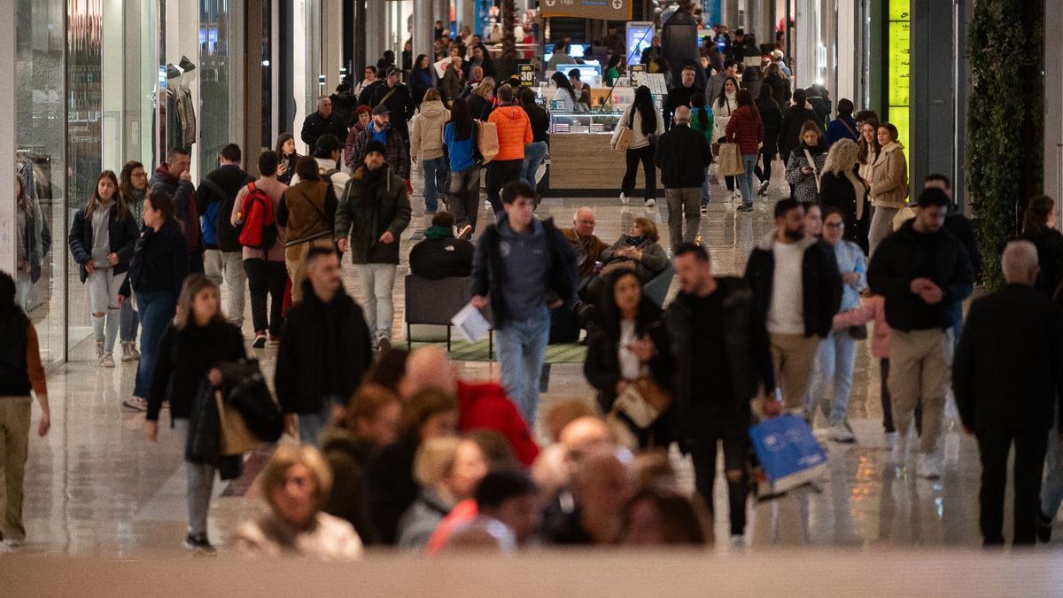 Compras en el centro comercial de Puerta Venecia, el pasado mes de noviembre con motivo del Black Friday.