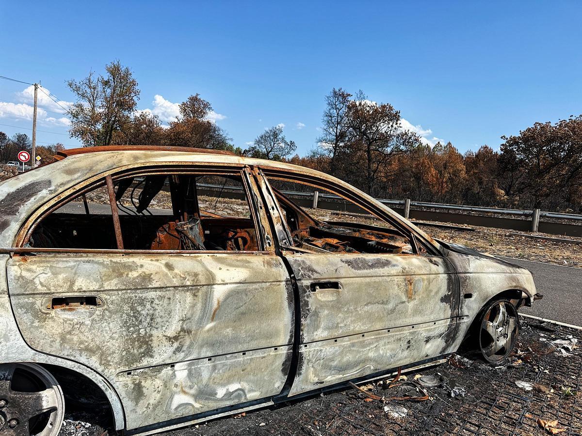Coches calcinados tras el megaincendio que afectó a Andernos-les-bains