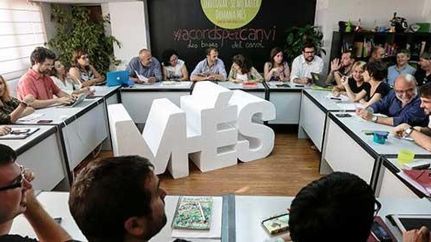 Los miembros de la ejecutiva de Més se reunieron ayer para analizar el alcance de la querella.