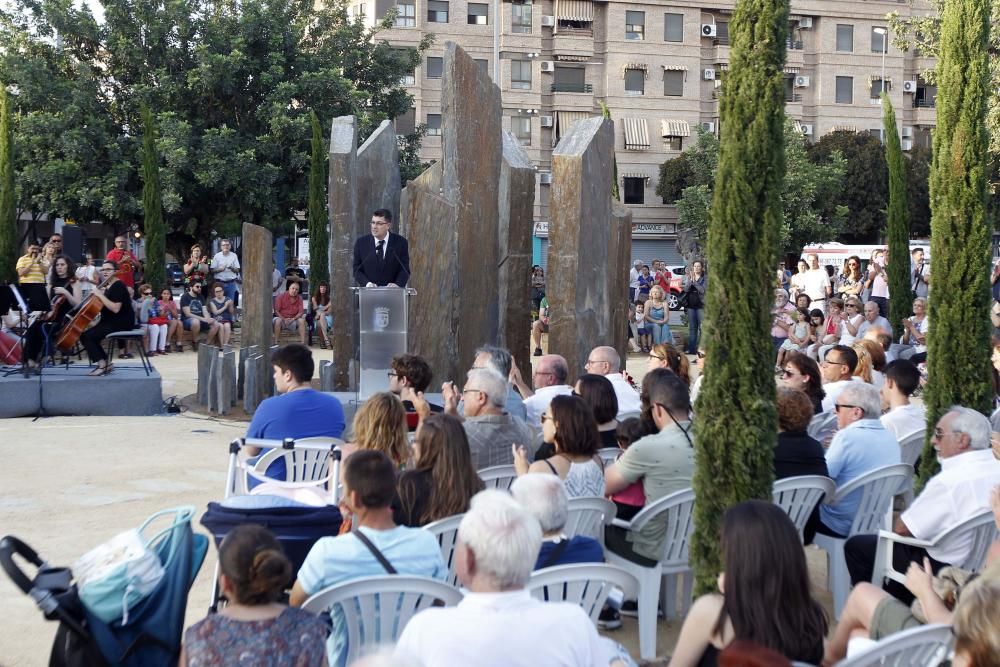 Inauguración del monumento homenaje a las víctimas del metro en el décimo aniversario del accidente